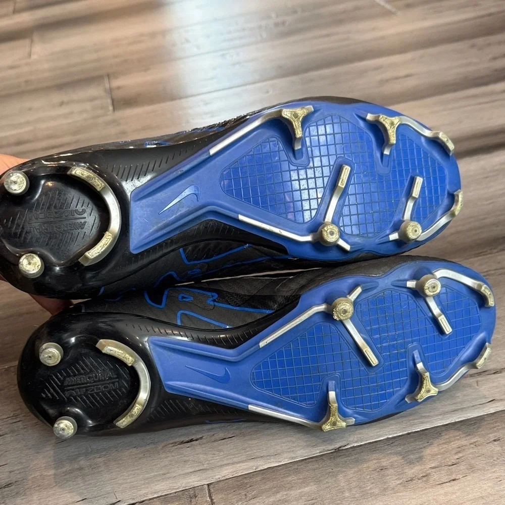 Nike Black and Blue Athletic Shoes
